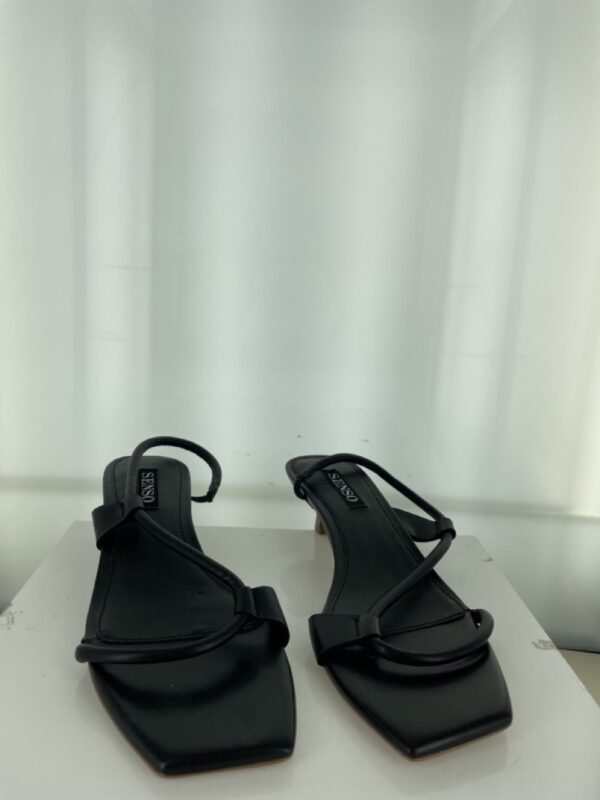Teyana - Size 40 (Sample)