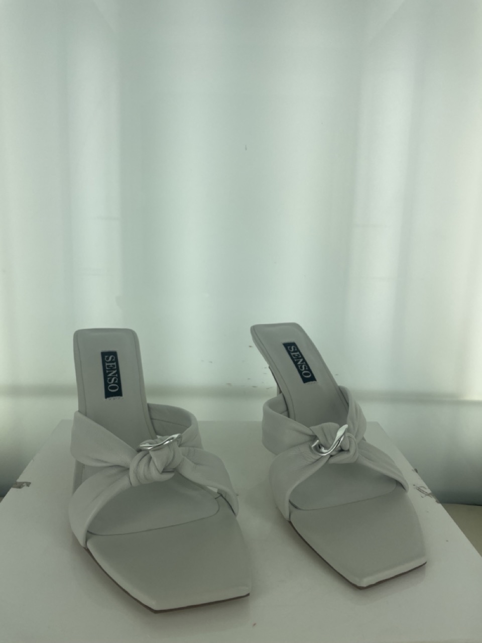 Umbra - Size 39 (Sample)