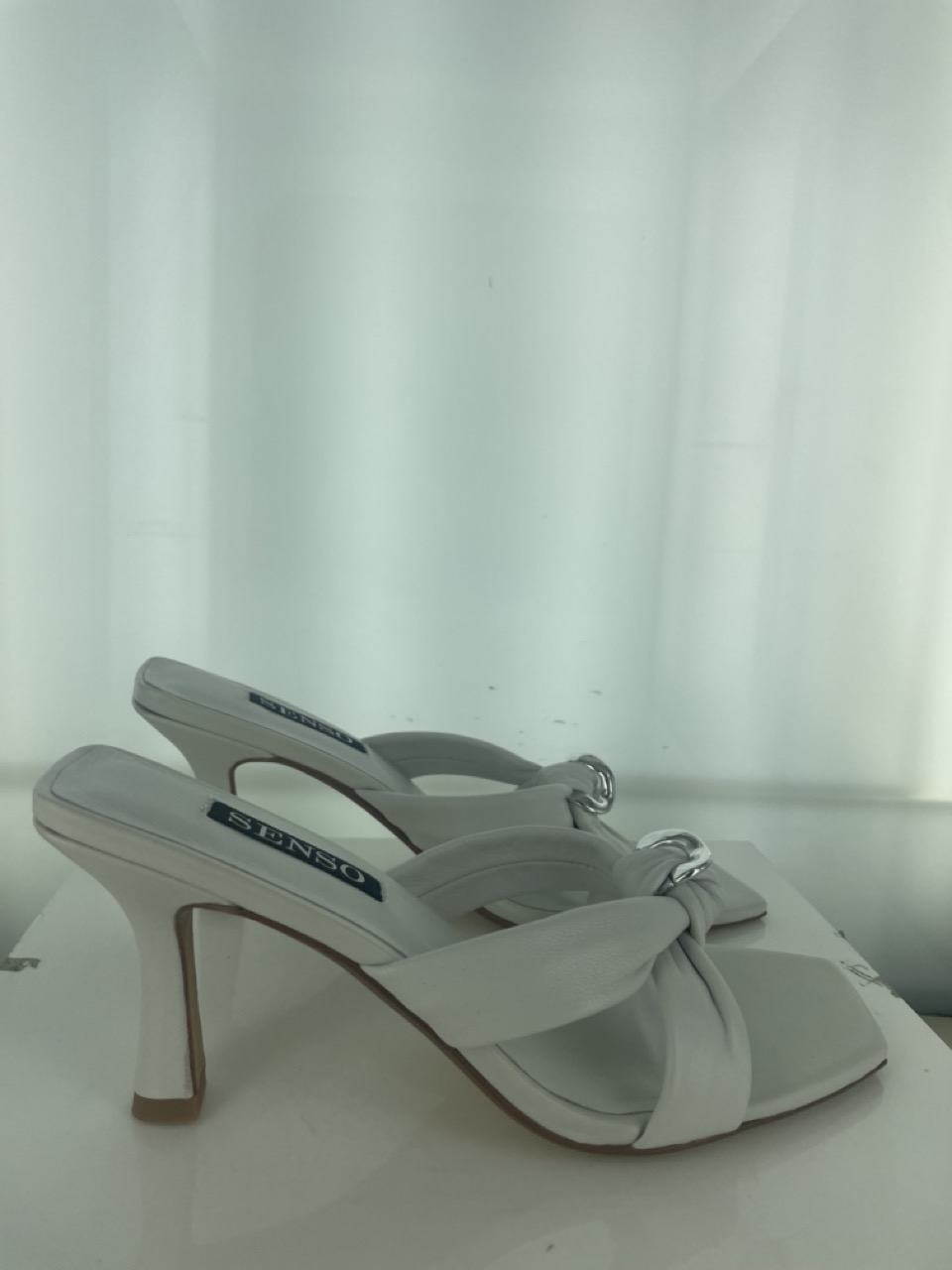 Umbra - Size 39 (Sample)