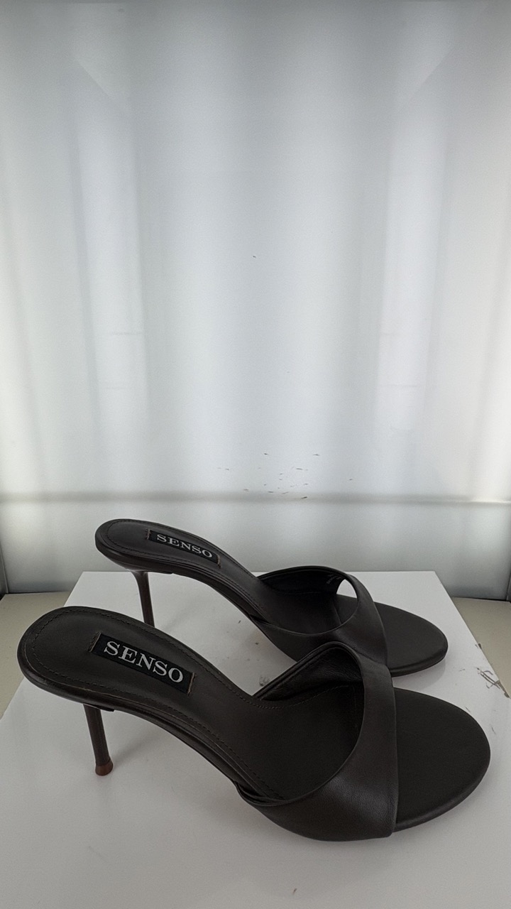 Wren III - Size 38 (Sample)