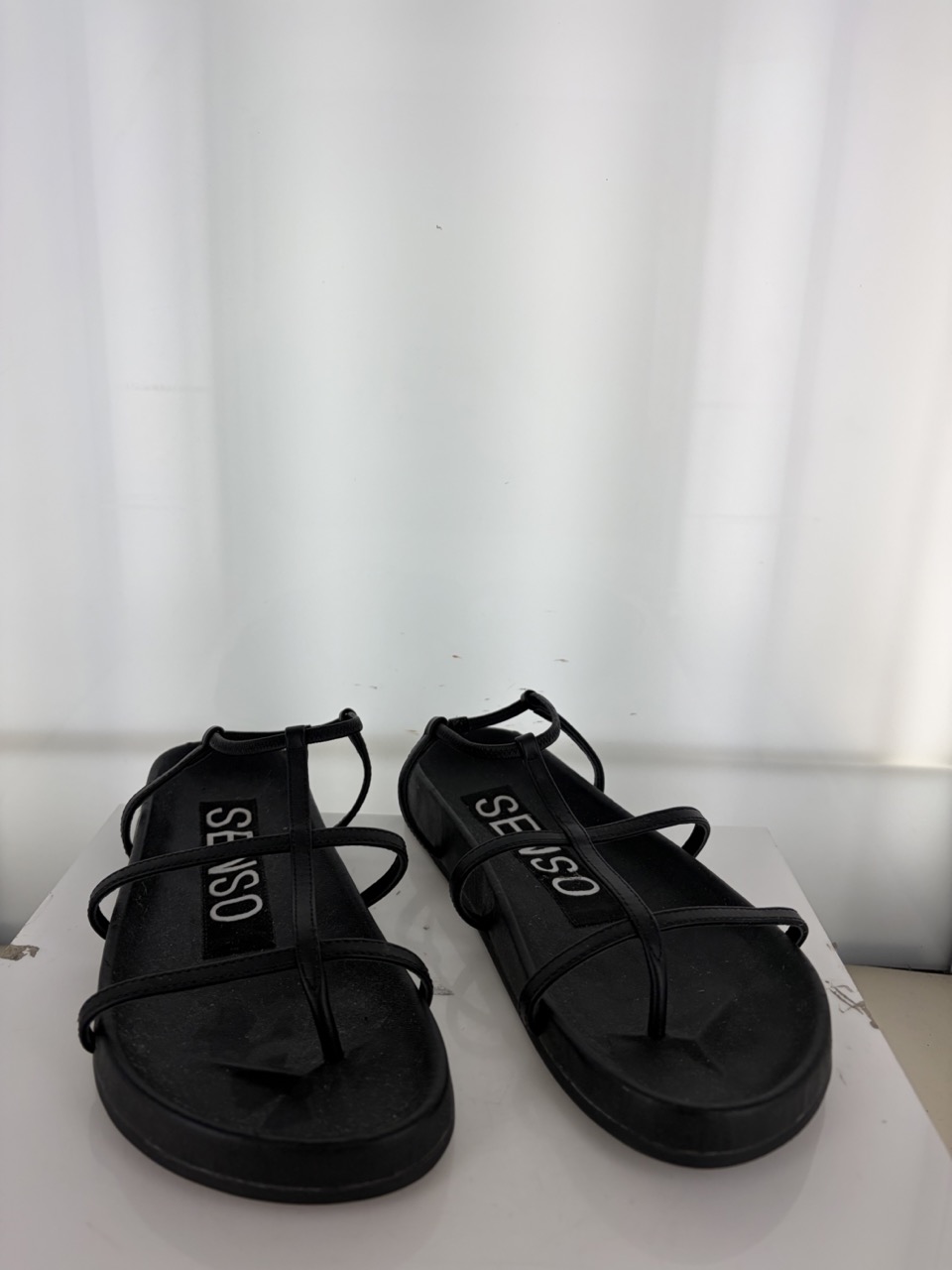 Dezi - Size 37 (Sample)