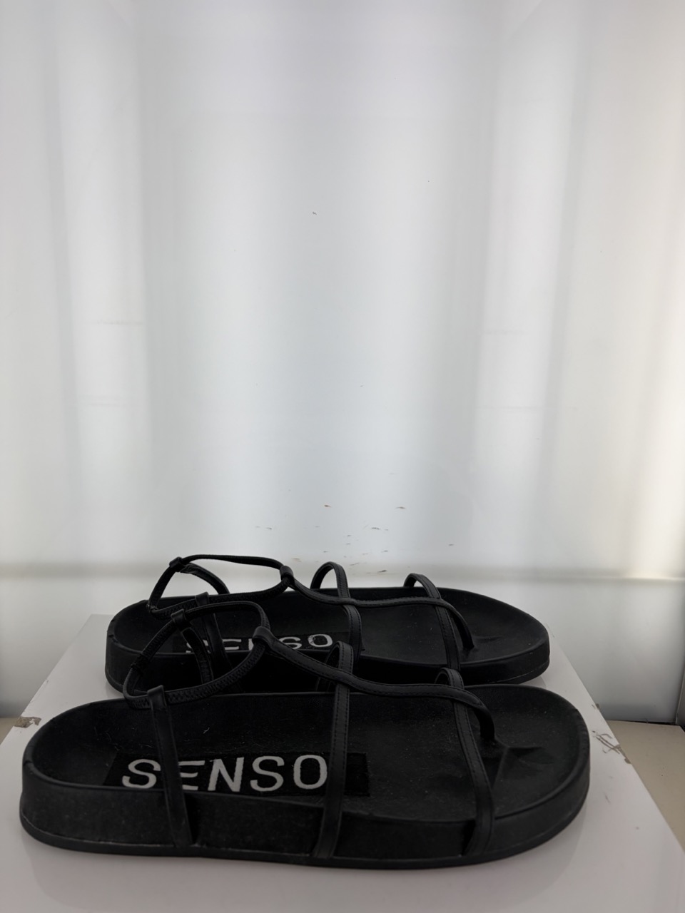 Dezi - Size 37 (Sample)