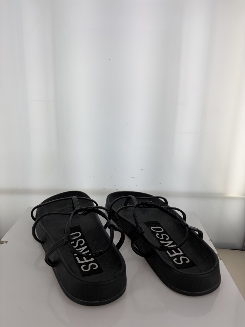 Dezi - Size 37 (Sample)